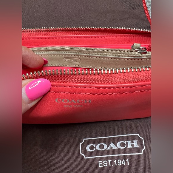 COACH wallet - Picture 4 of 5